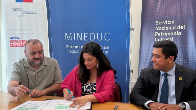 Autoridades de Antofagasta firman Plan de Acci&oacute;n de Pol&iacute;tica de Educaci&oacute;n Patrimonial