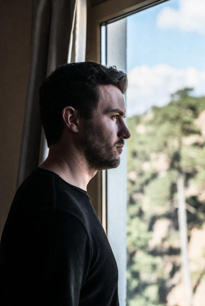 ¿Los hombres no lloran? Cómo las normas de género ocultan la depresión masculina y cómo romper el silencio