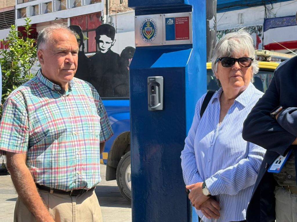 Ponen en funcionamiento postes de seguridad inteligentes en el centro de Antofagasta