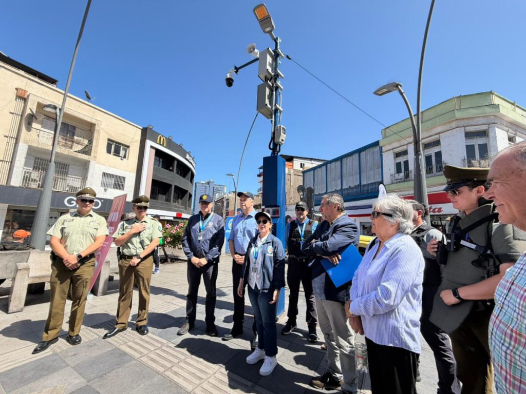 Ponen en funcionamiento postes de seguridad inteligentes en el centro de Antofagasta
