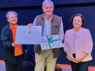 Iván Simunovic recibe premio “Alas de Colibrí” por su aporte a Antofagasta