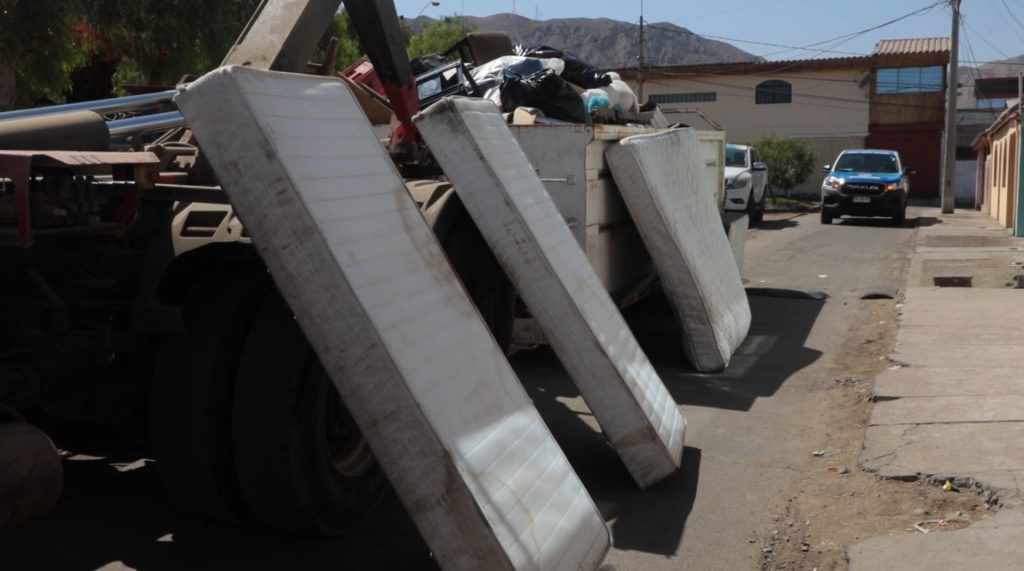 Antofagasta: Nuevo operativo de aseo en Villa Punta Angamos contó con importante apoyo de vecinos