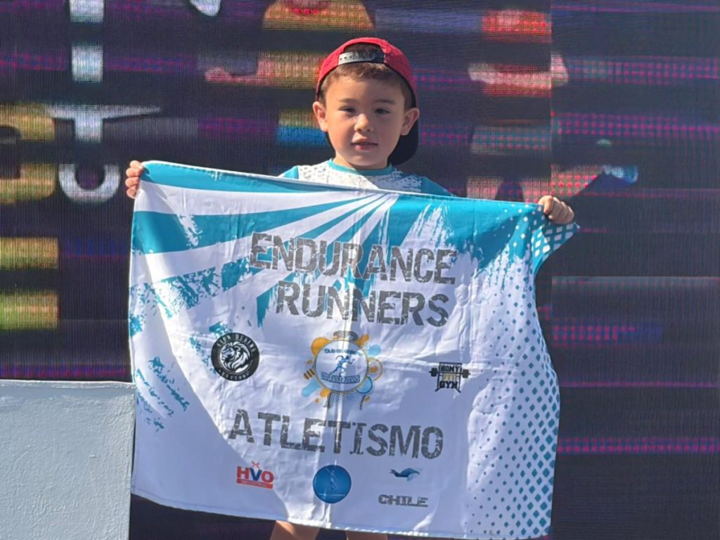 Más de 400 corredores conquistaron la cima del cerro El Ancla en el aniversario 147 de Antofagasta Más de 400 corredores conquistaron la cima del cerro El Ancla en el aniversario 147 de Antofagasta