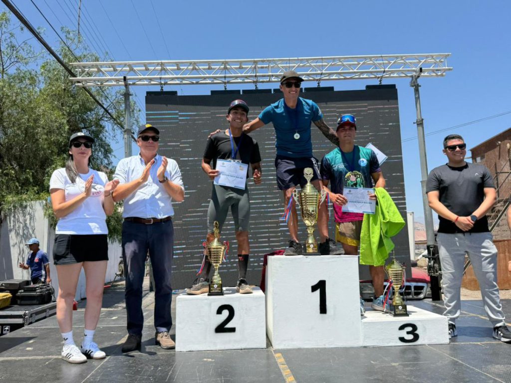 Más de 400 corredores conquistaron la cima del cerro El Ancla en el aniversario 147 de Antofagasta Más de 400 corredores conquistaron la cima del cerro El Ancla en el aniversario 147 de Antofagasta