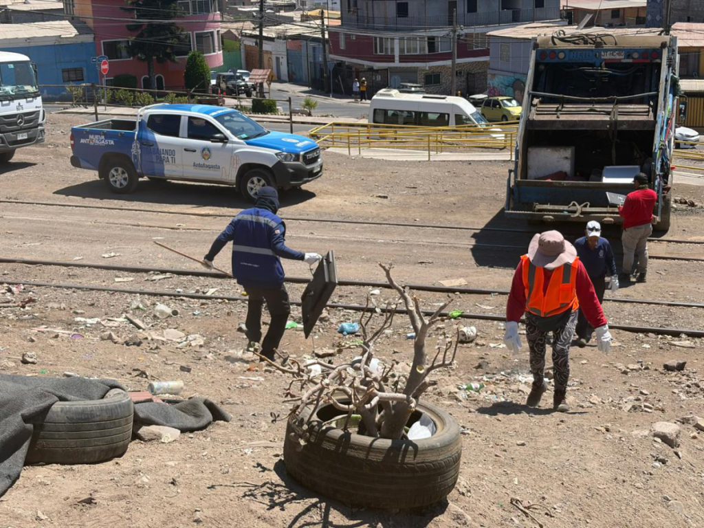 Antofagasta: alcalde pide reponer Ley de Vagancia tras operativo en faja ferroviaria de calle Manuel Rodríguez