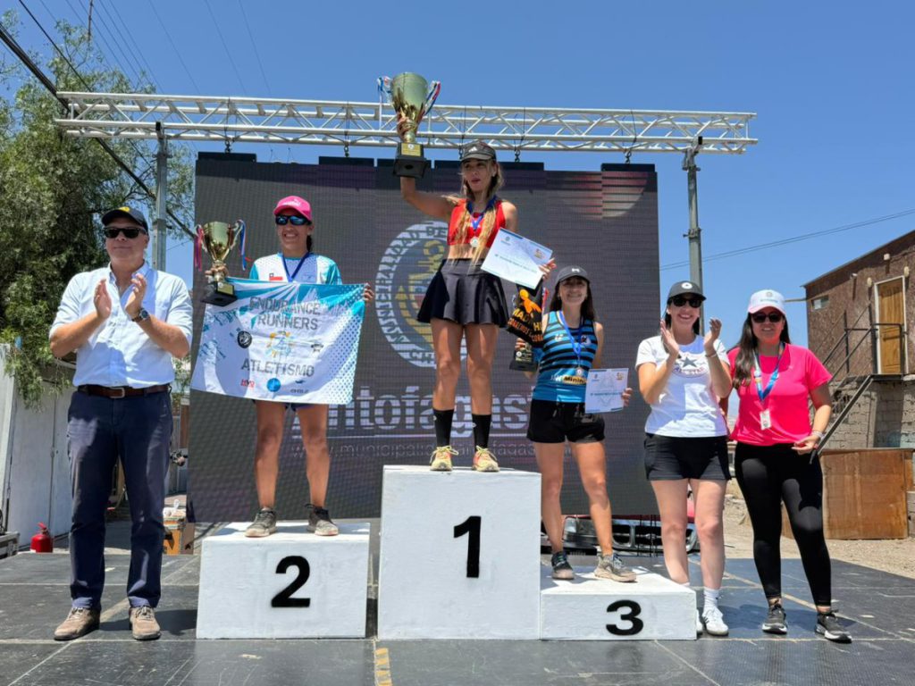 Más de 400 corredores conquistaron la cima del cerro El Ancla en el aniversario 147 de Antofagasta Más de 400 corredores conquistaron la cima del cerro El Ancla en el aniversario 147 de Antofagasta