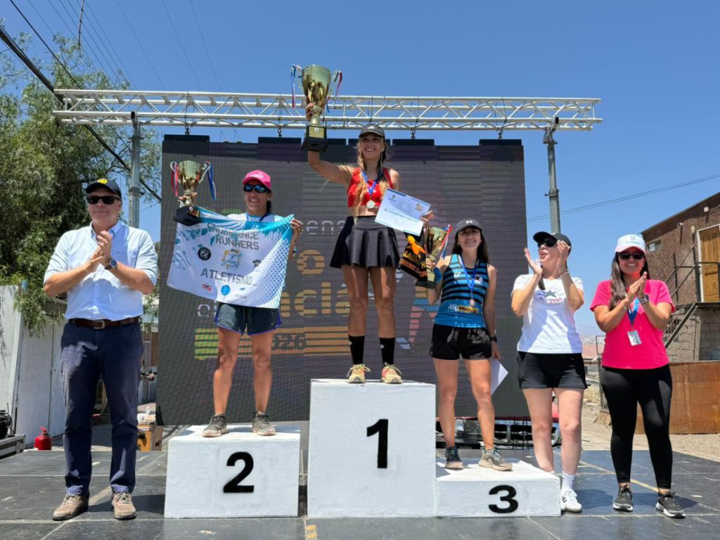 Más de 400 corredores conquistaron la cima del cerro El Ancla en el aniversario 147 de Antofagasta Más de 400 corredores conquistaron la cima del cerro El Ancla en el aniversario 147 de Antofagasta