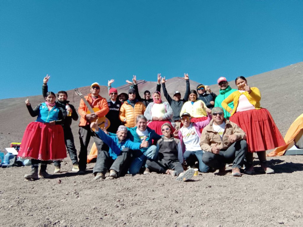 Las Cholitas Escaladoras realizarán ascensos y actividades de Alta Montaña en San Pedro de Atacama Las Cholitas Escaladoras realizarán ascensos y actividades de Alta Montaña en San Pedro de Atacama