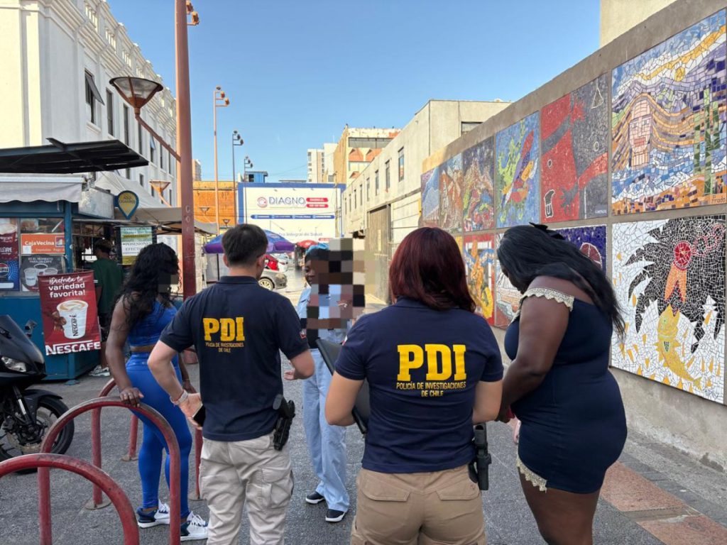 Operativo migratorio en pleno centro de Antofagasta: seis denunciados y dos notificados de expulsión