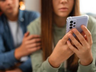 San Valent&iacute;n bajo sospecha: chilenos buscan m&aacute;s c&oacute;mo ocultar chats que c&oacute;mo celebrar el amor