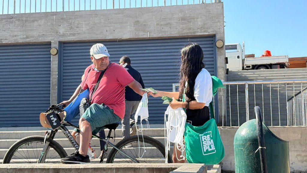 Reciclaje llega a las playas de Antofagasta con campaña educativa del “Team ReSimple”