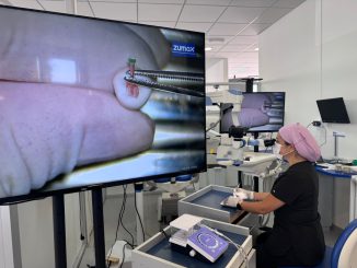 UA incorpora microscopio cl&iacute;nico de alta gama que mejora la atenci&oacute;n y formaci&oacute;n en Endodoncia