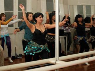 Clase Magistral de Danza Árabe en el Mes de la Mujer invita a mujeres de Antofagasta a iniciarse en esta disciplina artística y cultural