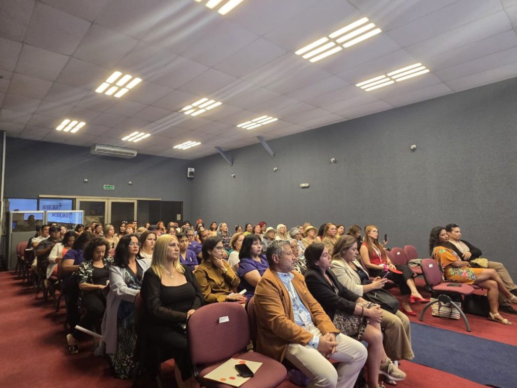 INDH de Antofagasta realizó conversatorio por el 8M en que abordó brechas que afectan los derechos de las mujeres de la región