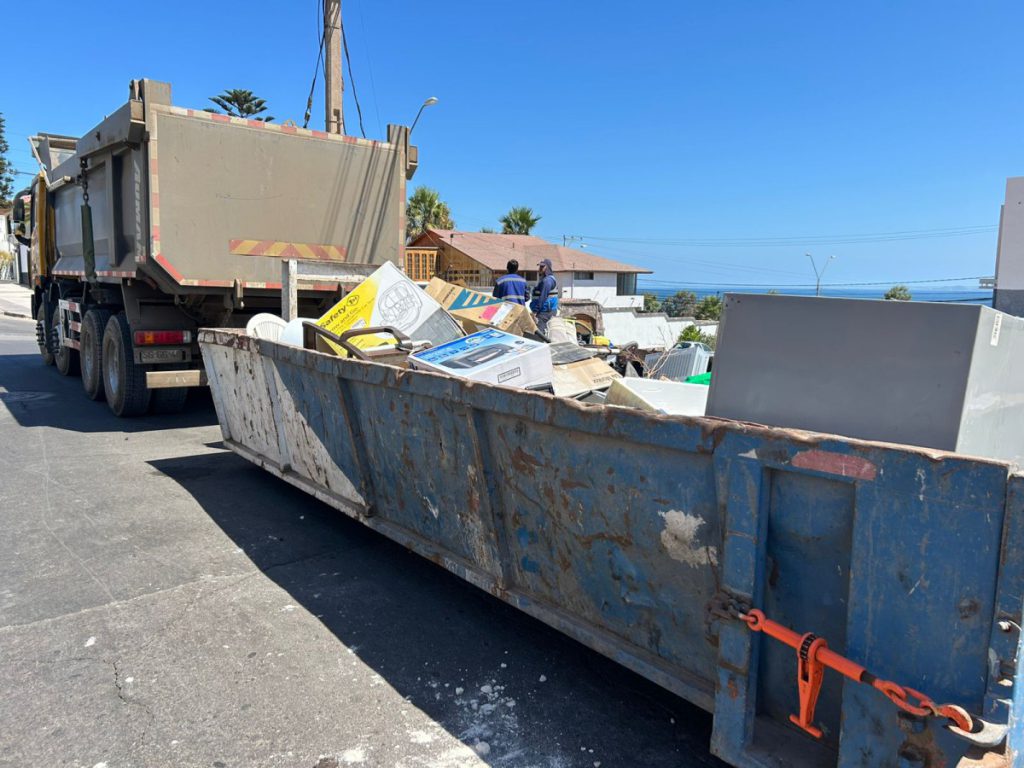 Alcalde Razmilic fija meta de aumentar en 30% los operativos de limpieza en Antofagasta durante 2026