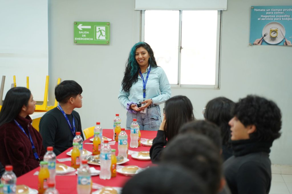 23 jóvenes ingresan a la fundición de Altonorte para formarse en minería: 43% de aprendices termina trabajando en la empresa 23 jóvenes ingresan a la fundición de Altonorte para formarse en minería: 43% de aprendices termina trabajando en la empresa
