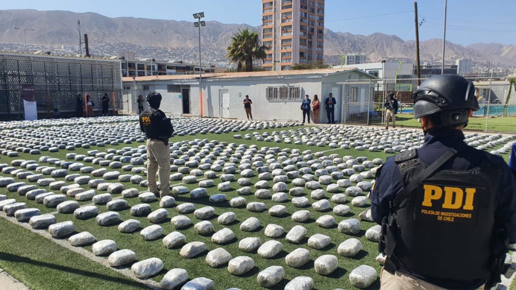 Megaoperativo en Antofagasta: Fiscalía y PDI incautan más de dos toneladas de cannabis y detienen a integrante de red narco transnacional