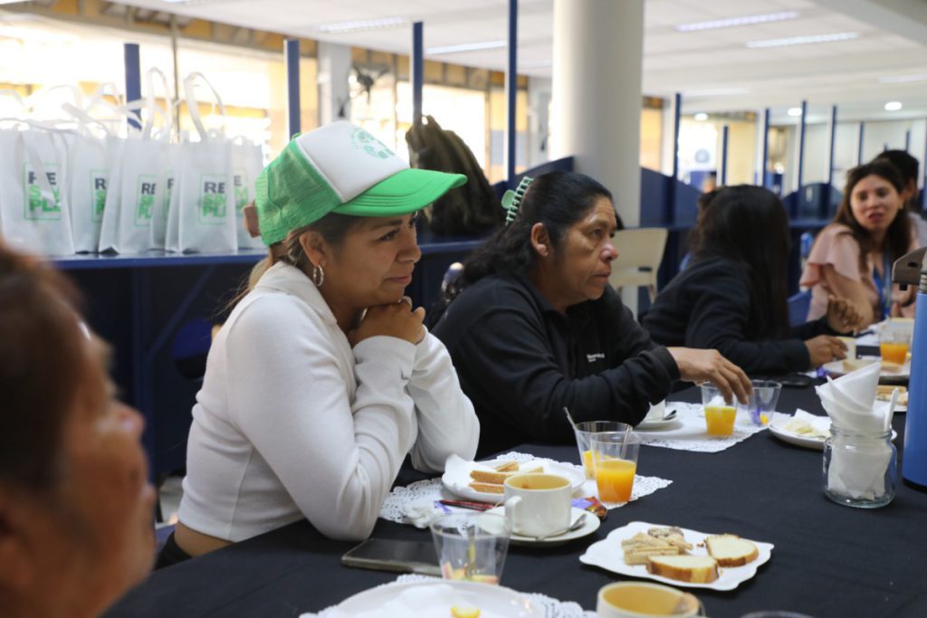 Municipalidad de Antofagasta y Resimple destacan labor de recicladores que trabajan en la ciudad Municipalidad de Antofagasta y Resimple destacan labor de recicladores que trabajan en la ciudad