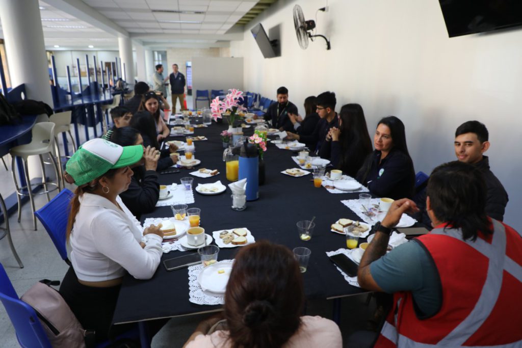 Municipalidad de Antofagasta y Resimple destacan labor de recicladores que trabajan en la ciudad Municipalidad de Antofagasta y Resimple destacan labor de recicladores que trabajan en la ciudad