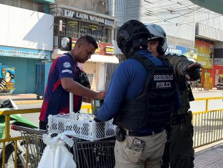 Municipio y carabineros realizan operativo conjunto contra el comercio ambulante en el centro de Antofagasta