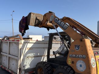Nuevo operativo de aseo en La Vega Central deja en evidencia cr&iacute;tica situaci&oacute;n por mal manejo de residuos de comercio y camiones