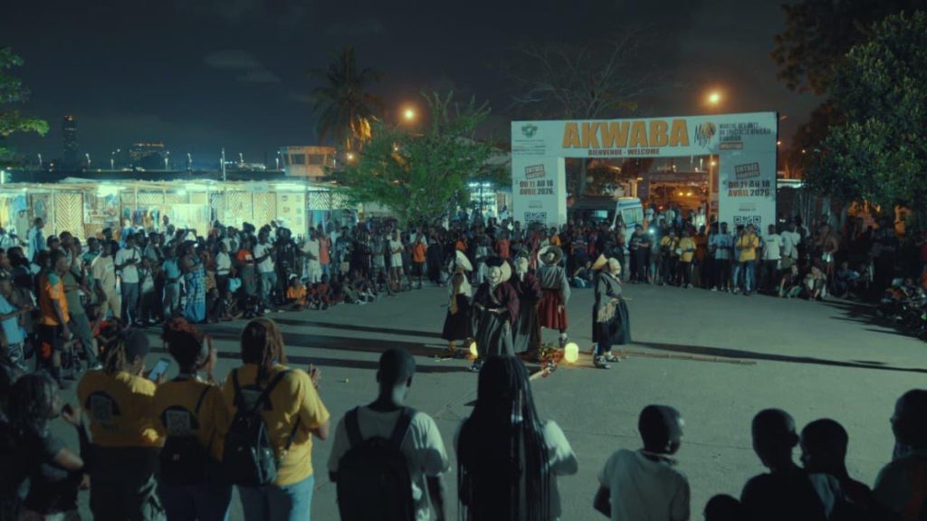 La Huella Teatro giró por África con su espectáculo “Ckuri, Limpiadores de Pueblos”