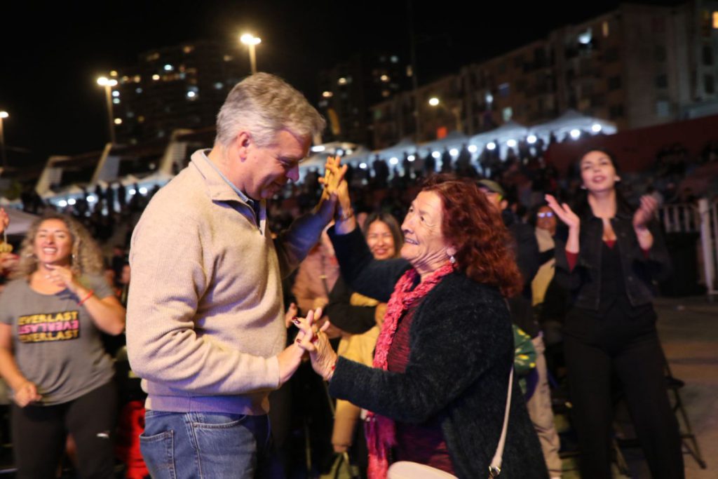 Municipio de Antofagasta celebró el Día de la Madre con música, entretención y emprendedoras locales Municipio de Antofagasta celebró el Día de la Madre con música, entretención y emprendedoras locales