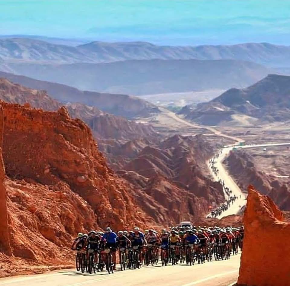 San Pedro de Atacama: Atacama Challenger 2026 llegó hasta la base del volcán Licancabur en una extenuante segunda etapa