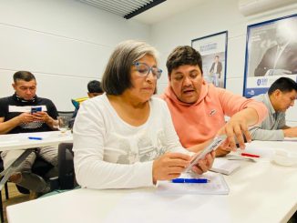 Trabajadores de la construcci&oacute;n fortalecen sus competencias digitales en programa piloto de alfabetizaci&oacute;n digital