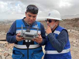 Municipalidad de Antofagasta realiza trabajos de mitigación en ex vertedero con apoyo de bomberos para evitar quemas