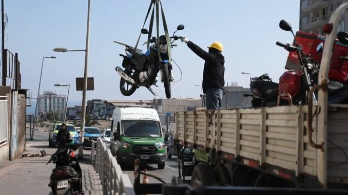 Antofagasta: En menos de 24 horas doble operativo deja 16 motos retiradas de circulaci&oacute;n y 23 multas a camiones