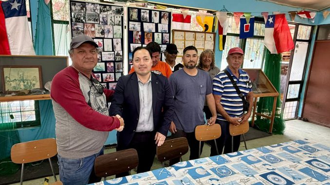 Pescadores de Mejillones firman convenios de apoyo para impulsar proyectos productivos