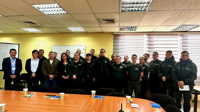 Funcionarios de Gendarmer&iacute;a se capacitan en Derechos Humanos