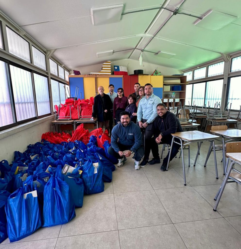 Sindicato Ministro Hales entregó apoyo a más de 600 estudiantes de Calama Sindicato Ministro Hales entregó apoyo a más de 600 estudiantes de Calama