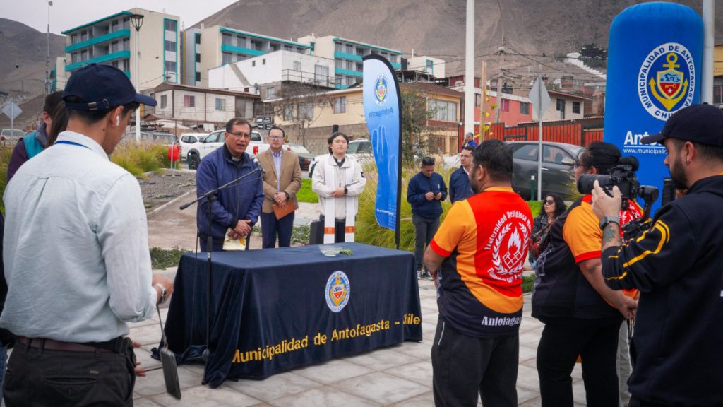 Tras años de espera inauguran plaza El Salar, un nuevo espacio para la comunidad y bienvenida a Antofagasta Tras años de espera inauguran plaza El Salar, un nuevo espacio para la comunidad y bienvenida a Antofagasta
