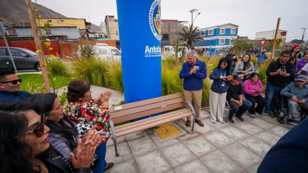 Tras años de espera inauguran plaza El Salar, un nuevo espacio para la comunidad y bienvenida a Antofagasta Tras años de espera inauguran plaza El Salar, un nuevo espacio para la comunidad y bienvenida a Antofagasta