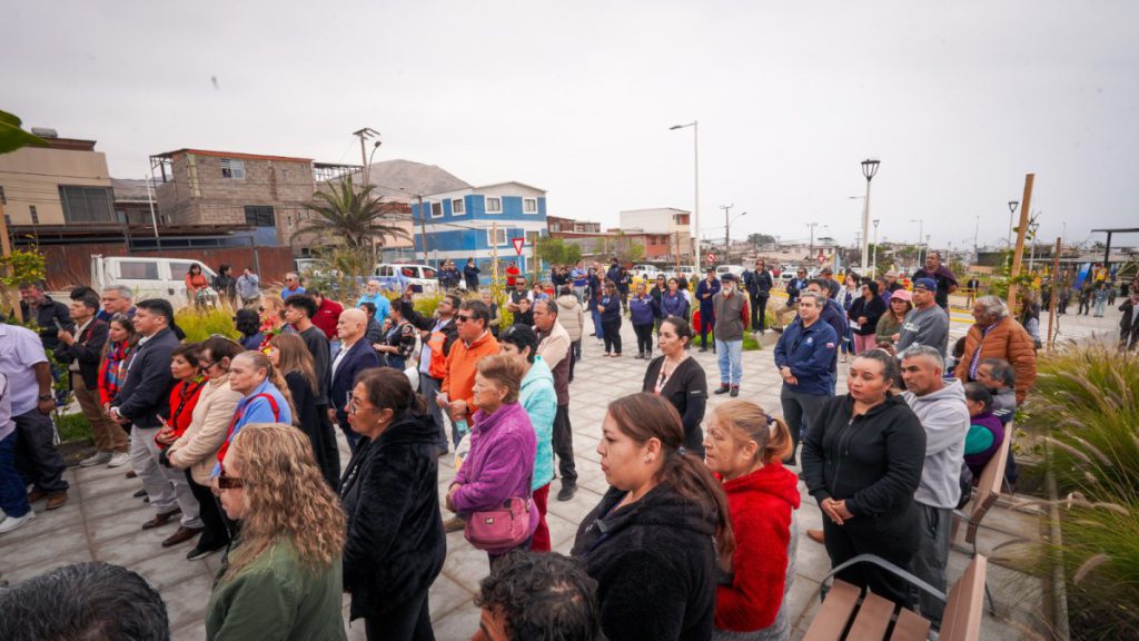 Tras años de espera inauguran plaza El Salar, un nuevo espacio para la comunidad y bienvenida a Antofagasta Tras años de espera inauguran plaza El Salar, un nuevo espacio para la comunidad y bienvenida a Antofagasta