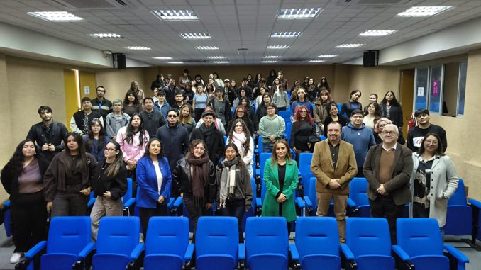 Reinserci&oacute;n Juvenil realiza conversatorio con estudiantes de Trabajo Social y Psicolog&iacute;a de la UA