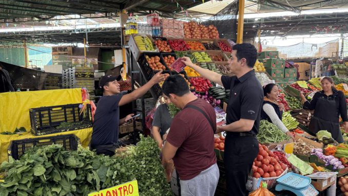 Autoridades realizan fiscalización de precios en la Vega Central de Antofagasta