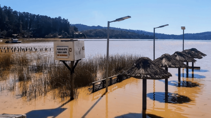 Infografía del Índice de Resiliencia Comunal aplicado en diversas regiones de Chile frente a desastres naturales