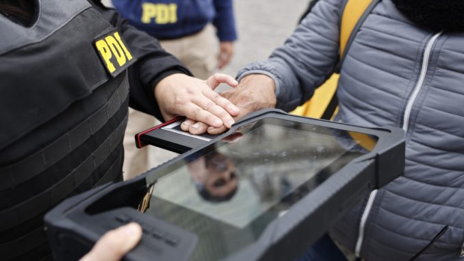 Fiscalización migratoria en Mejillones permitió denunciar a ocho extranjeros y detectar a una persona con expulsión vigente