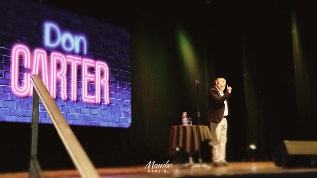 DON CARTER LLEGA A ANTOFAGASTA CON SU ESPECTÁCULO DE HUMOR SIN FILTRO ¿CON O SIN CENSURA? El comediante Don Carter durante una presentación en vivo
