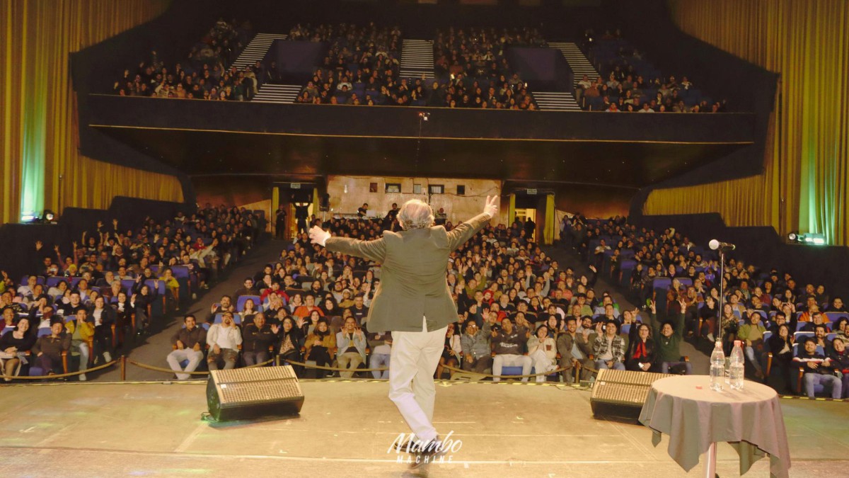DON CARTER LLEGA A ANTOFAGASTA CON SU ESPECTÁCULO DE HUMOR SIN FILTRO ¿CON O SIN CENSURA? El comediante Don Carter durante una presentación en vivo
