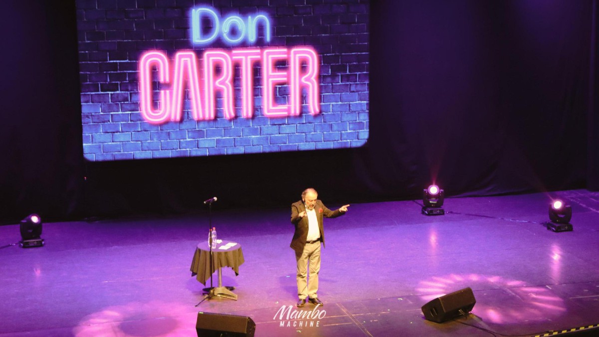 DON CARTER LLEGA A ANTOFAGASTA CON SU ESPECTÁCULO DE HUMOR SIN FILTRO ¿CON O SIN CENSURA? El comediante Don Carter durante una presentación en vivo