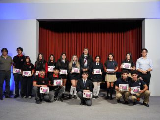 Estudiantes de Antofagasta presentando proyectos de innovación social en el cierre del programa AntofaSocialTech