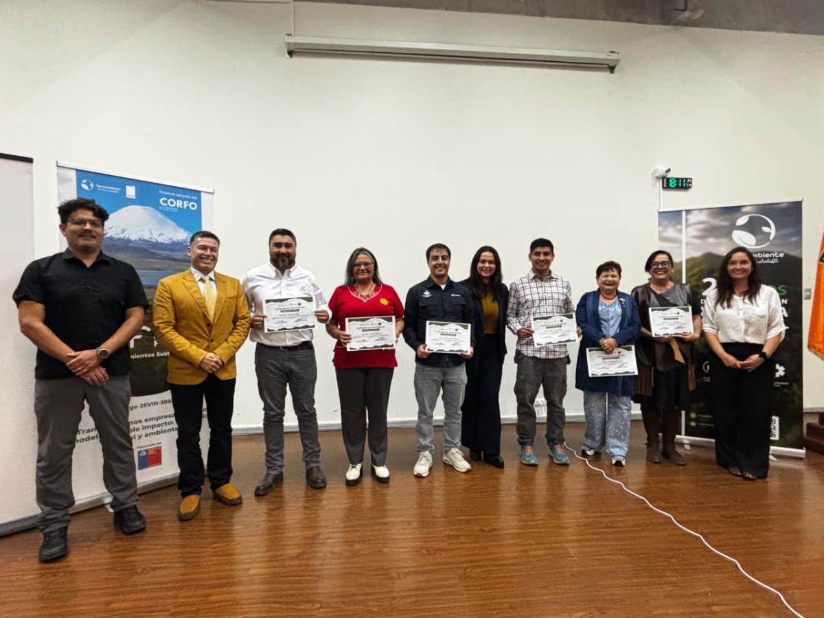 EMPRENDE CLIMA ANTOFAGASTA ABRE POSTULACIONES E INVITA AL LANZAMIENTO DE SU PROGRAMA DE FORMACIÓN Emprendedores locales participando en taller de sostenibilidad en Antofagasta