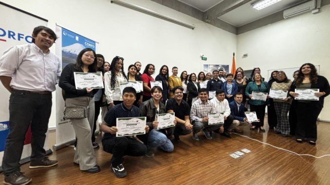 Emprendedores locales participando en taller de sostenibilidad en Antofagasta