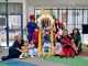 Niños participando en actividades pedagógicas dentro de un jardín infantil de Fundación Integra en Antofagasta