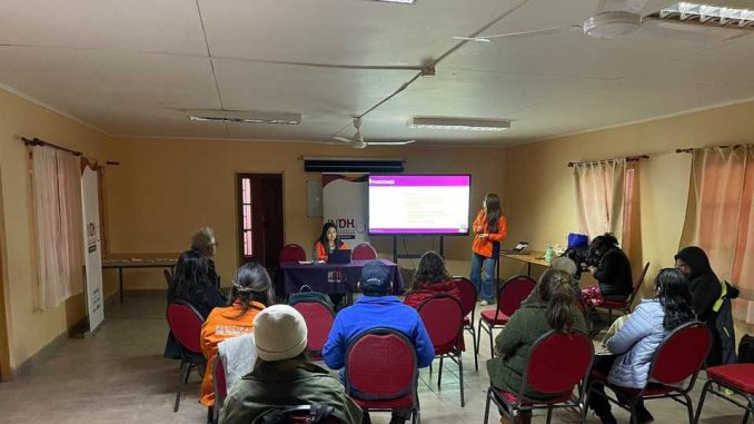 Vecinos de San Pedro de Atacama reunidos con el INDH para tratar crisis por aguas servidas