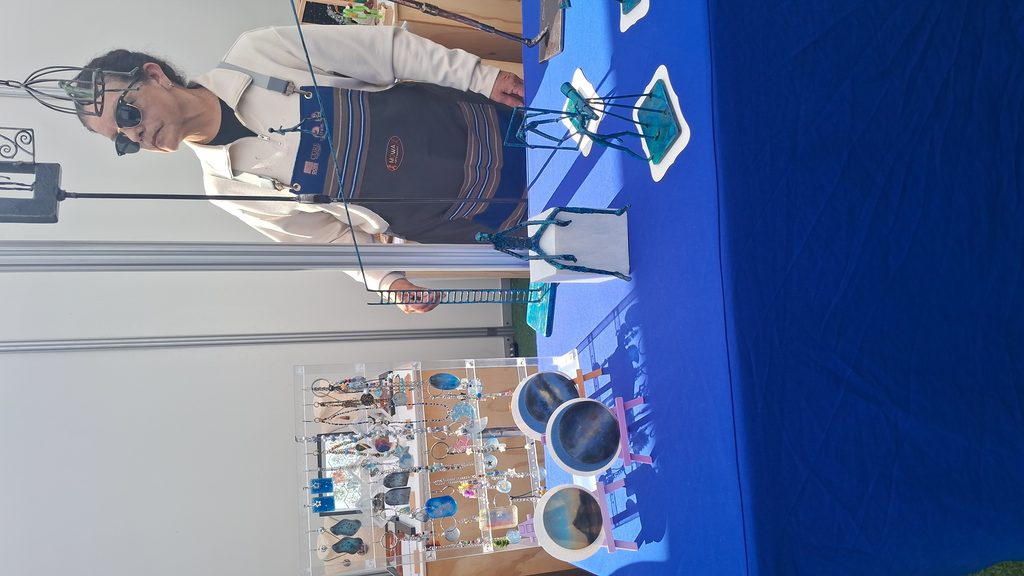 LA 4° VITRINA ASTRONÓMICA DE ANTOFAGASTA CONSOLIDA EL LIDERAZGO REGIONAL EN ASTROTURISMO Asistentes y autoridades participando en la cuarta edición de la Vitrina Astronómica en la región de Antofagasta.